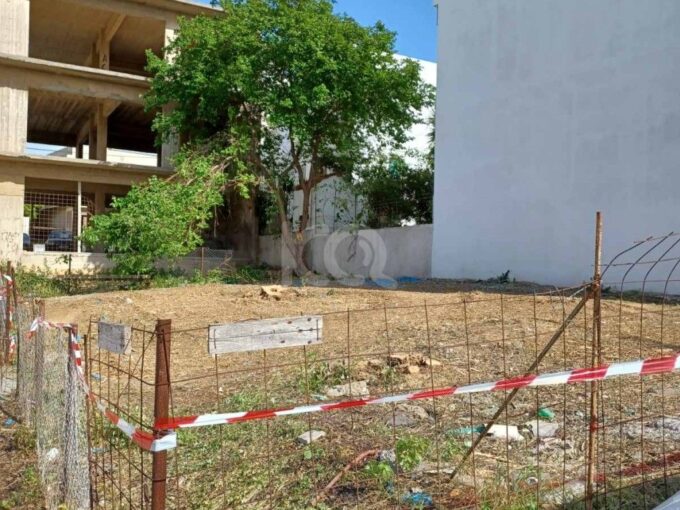 Ατσαλένιο οικόπεδο με εμβαδόν 202 Τ.Μ.