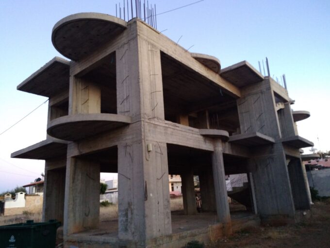 Ανισαράς Χερσονήσου εντός οικισμού αυτόνομο διώροφο κτίριο με εμβαδόν 288 Τ.Μ.